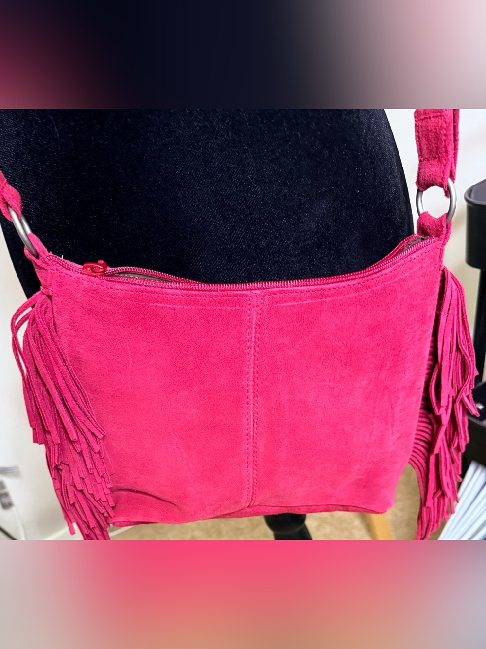 Minnetonka 100% suede red fringe purse adjustable strap zip close western chic - Picture 7 of 7
